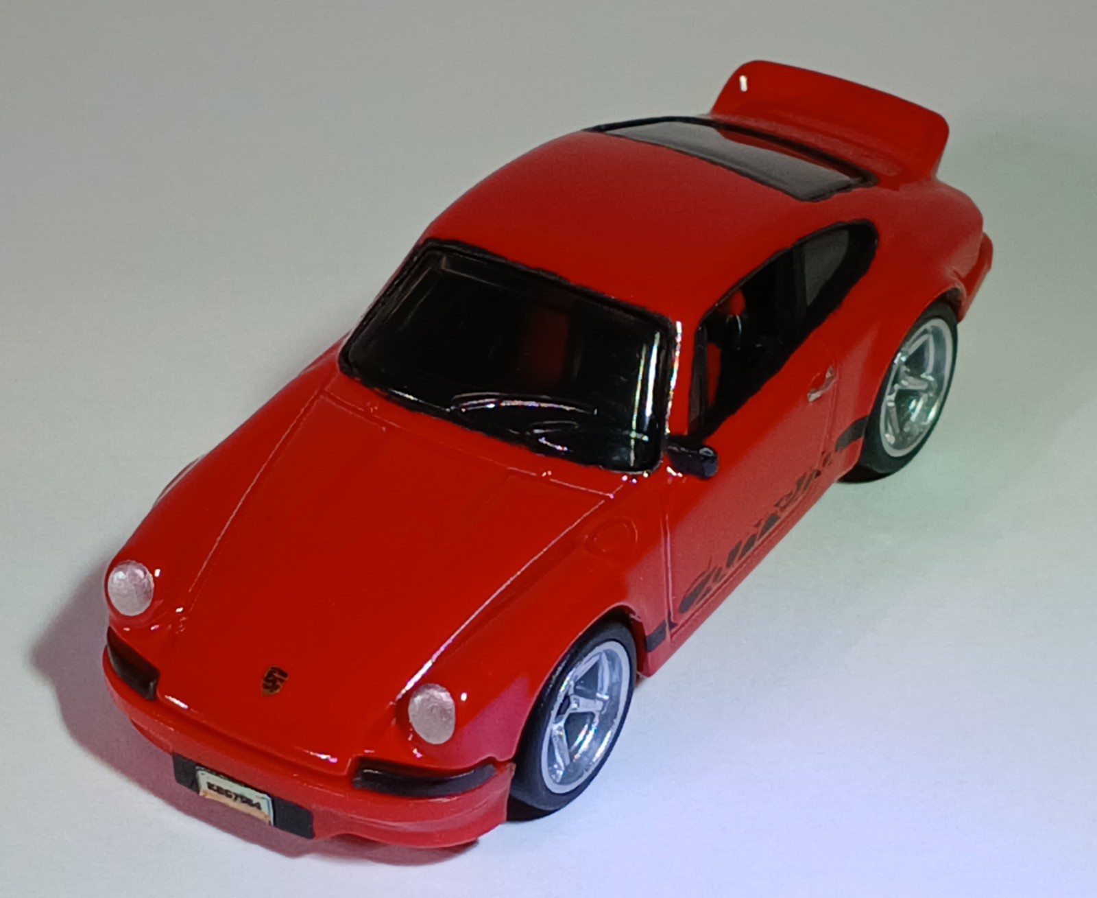 Hot Wheels Factory Fresh Porsche 911 Carrera RS 2.7 Red 1:64 Real Riders- Inter.