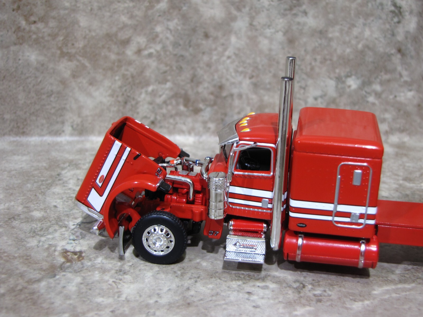 DCP 1/64 Can’t Afford It Ganski Red Peterbilt 389 Utility Refrigerated 60-1325