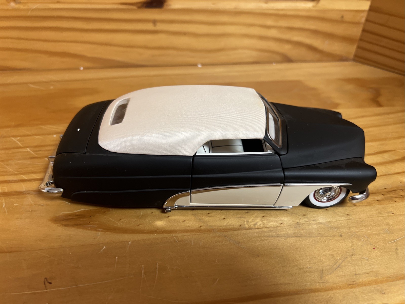 1951 Mercury Custom 2 Door Coupe Black Suede/Wimbledon White Danbury Diecast