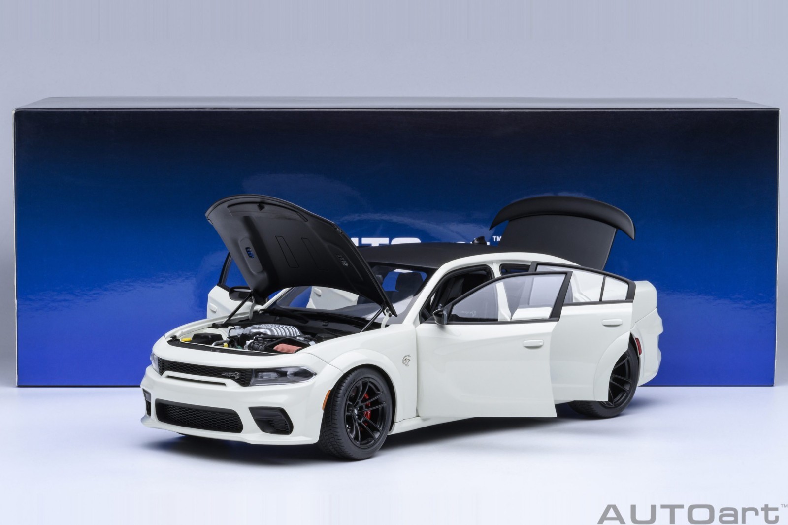 DODGE CHARGER SRT HELLCAT REDEYE JAILBREAK KNUCKLE WHITE 1/18 BY AUTOART 71751