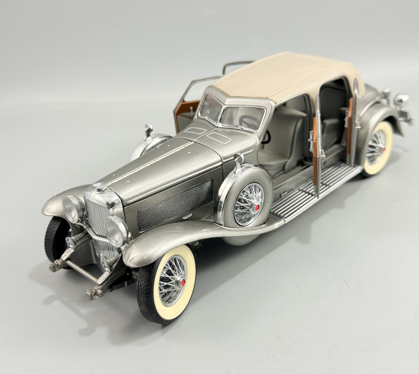 Franklin Mint 1933 Duesenberg SJ Twenty Grand Silver Diecast Model Car 1:24