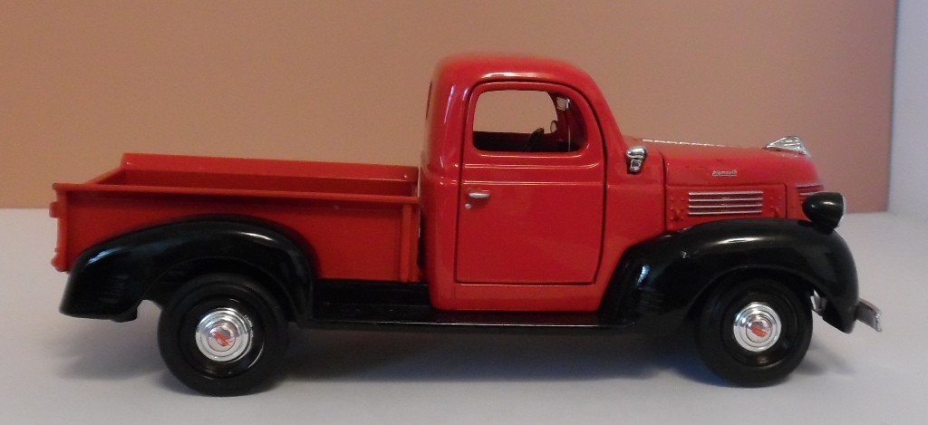 Diecast Red 1941 Plymouth Pickup1/24 Motor Max New