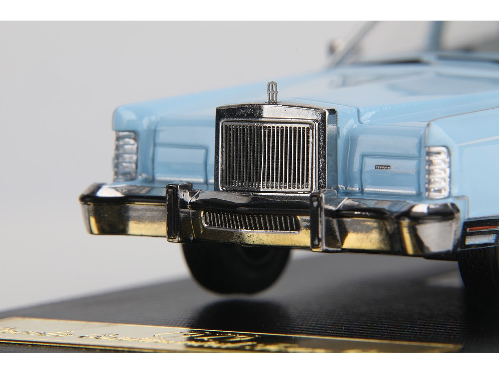 1979 LINCOLN CONTINENTAL TOWN CAR WEDGEWOOD BLUE 1/64 DIECAST BY SUN STAR 60004
