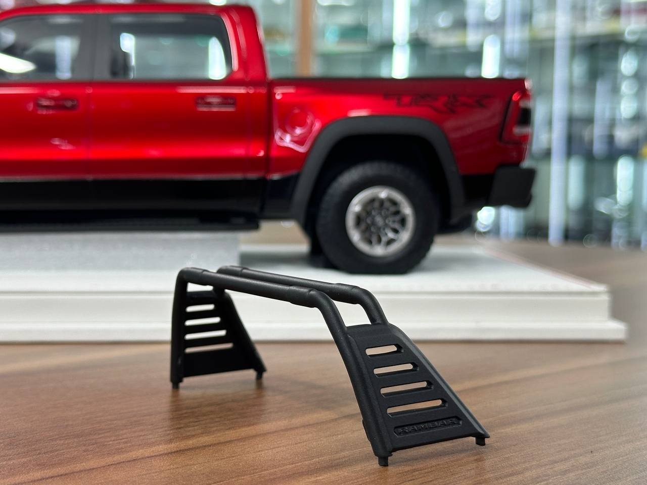 Dodge Ram TRX 1500 by Diamand Cherry Red – Ltd. Collector Car[1:18 Resin 70 pcs]