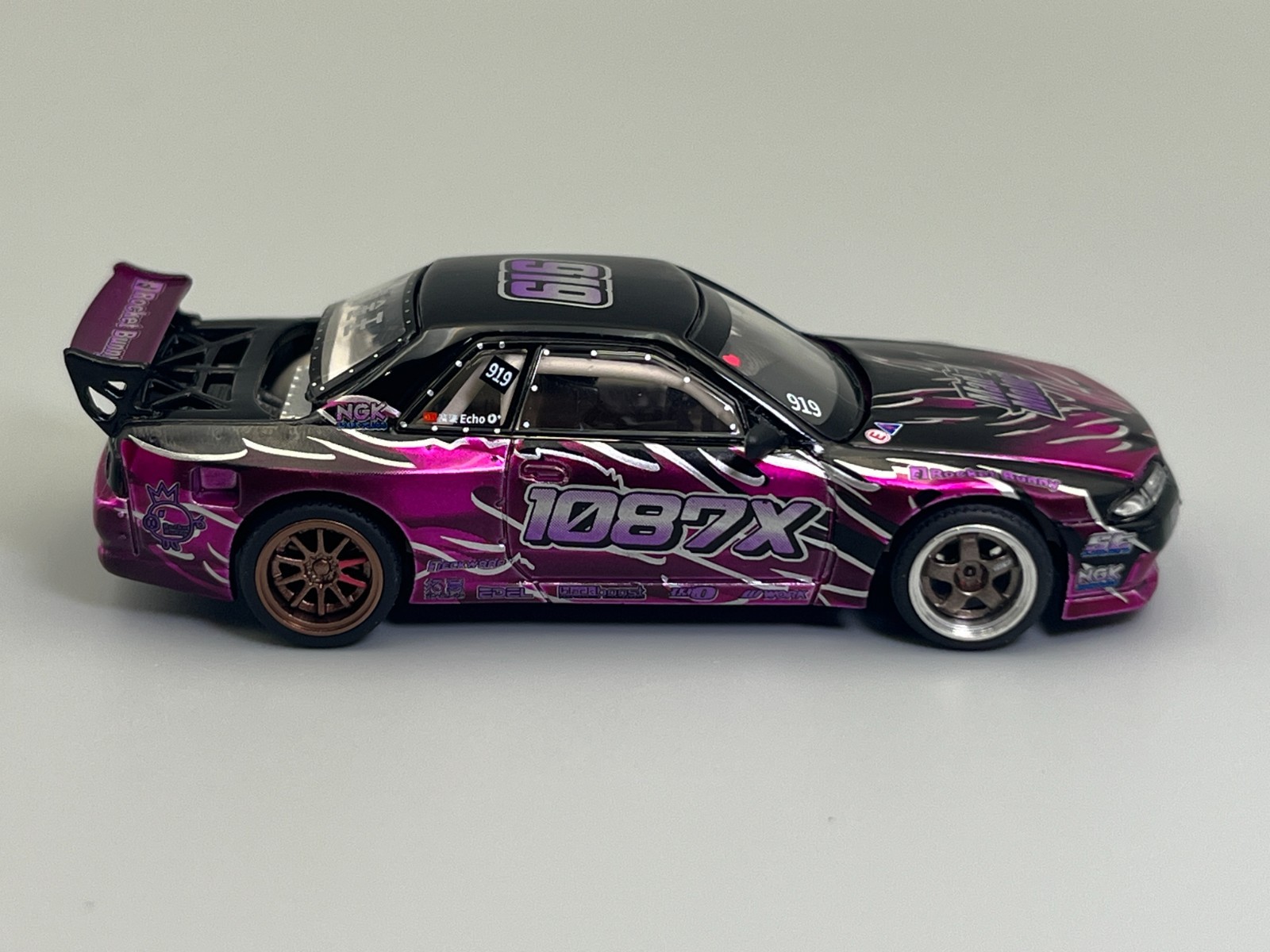 Pandem Nissan Skyline GT-R R32 “Echo Gao” Formula Drift 1087X Poprace 1/64 scale