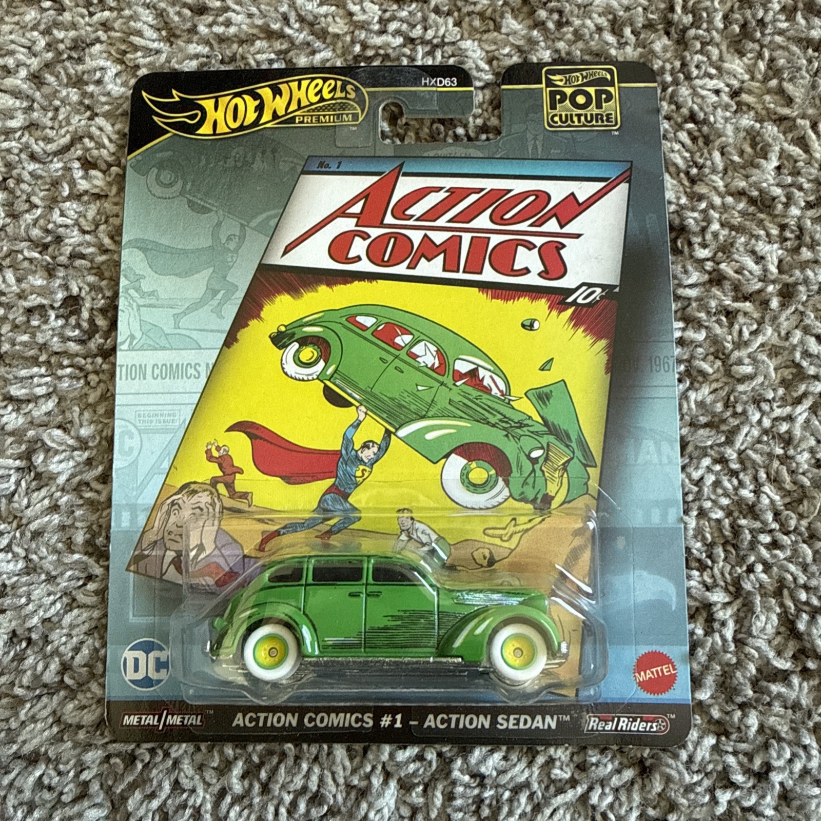 Hot Wheels Action Comics #1 Action Sedan Berline HXD63 1/64