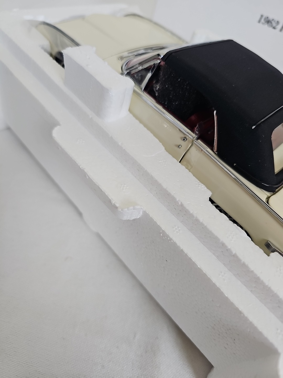 Vintage Danbury Mint 1962 Ford Thunderbird 1:24 Diecast, Removable Top