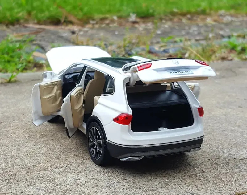 1:32 Volkswagen Tiguan SUV Alloy Diecast Car Model Sound Light Kid’s Toy Gift