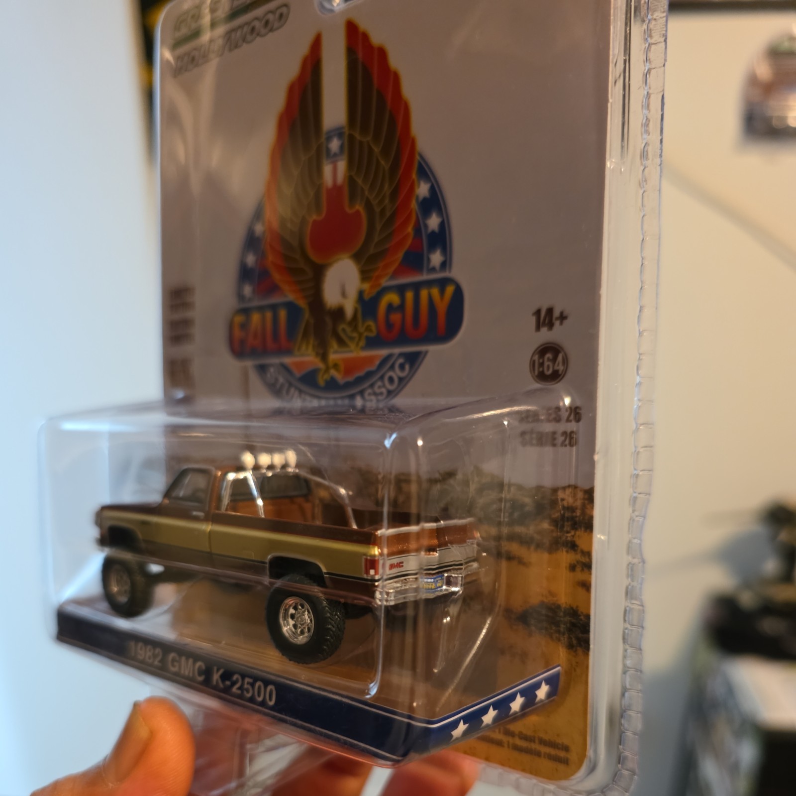 GREENLIGHT 44860F 1:64 1982 GMC K-2500 PICKUP TRUCK BROWN THE FALL GUY