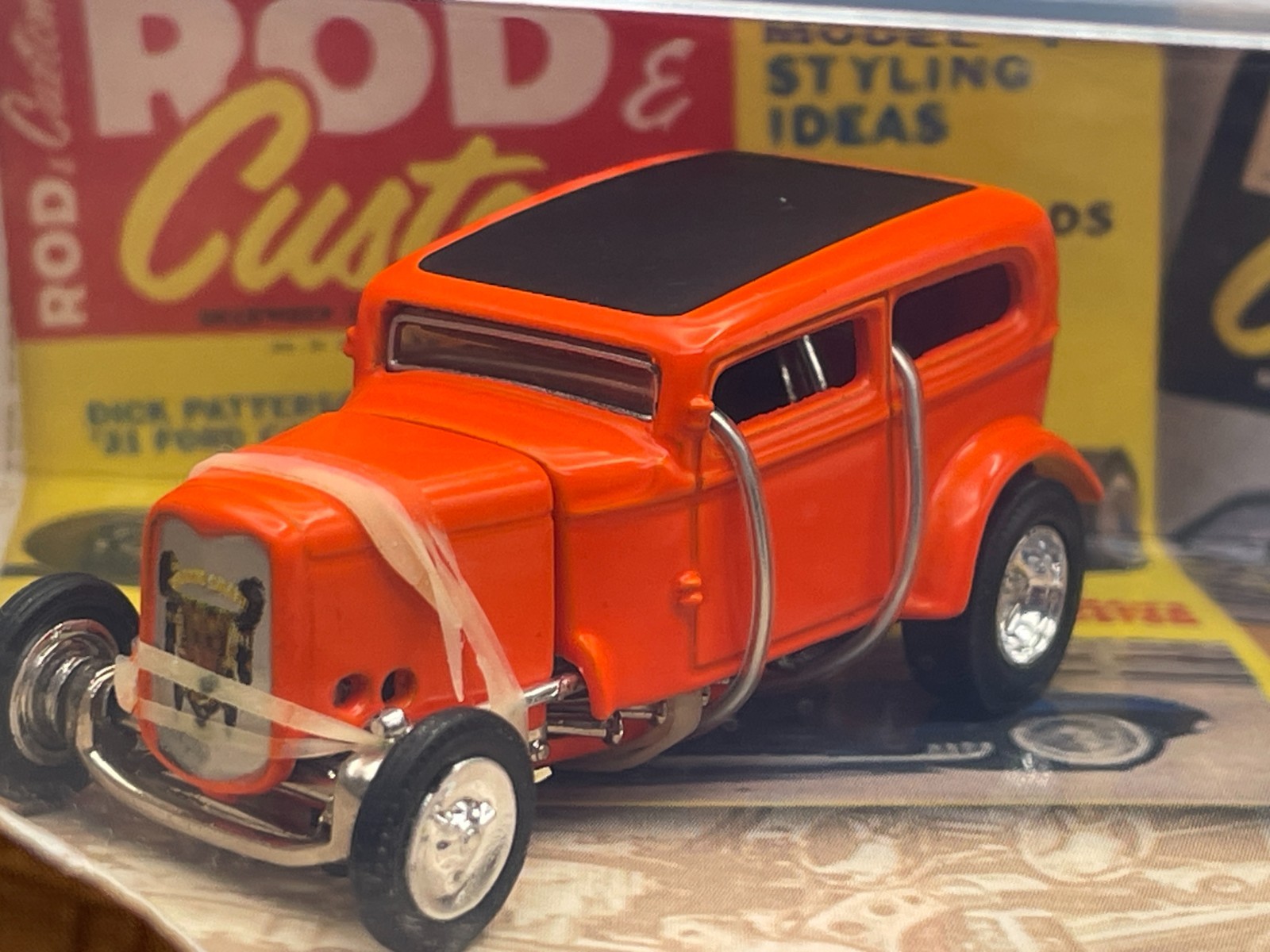 100% HOT WHEELS HOT ROD SERIES 6 ROD & CUSTOM W/ORANGE CRATE & WHITE MANTA RAY