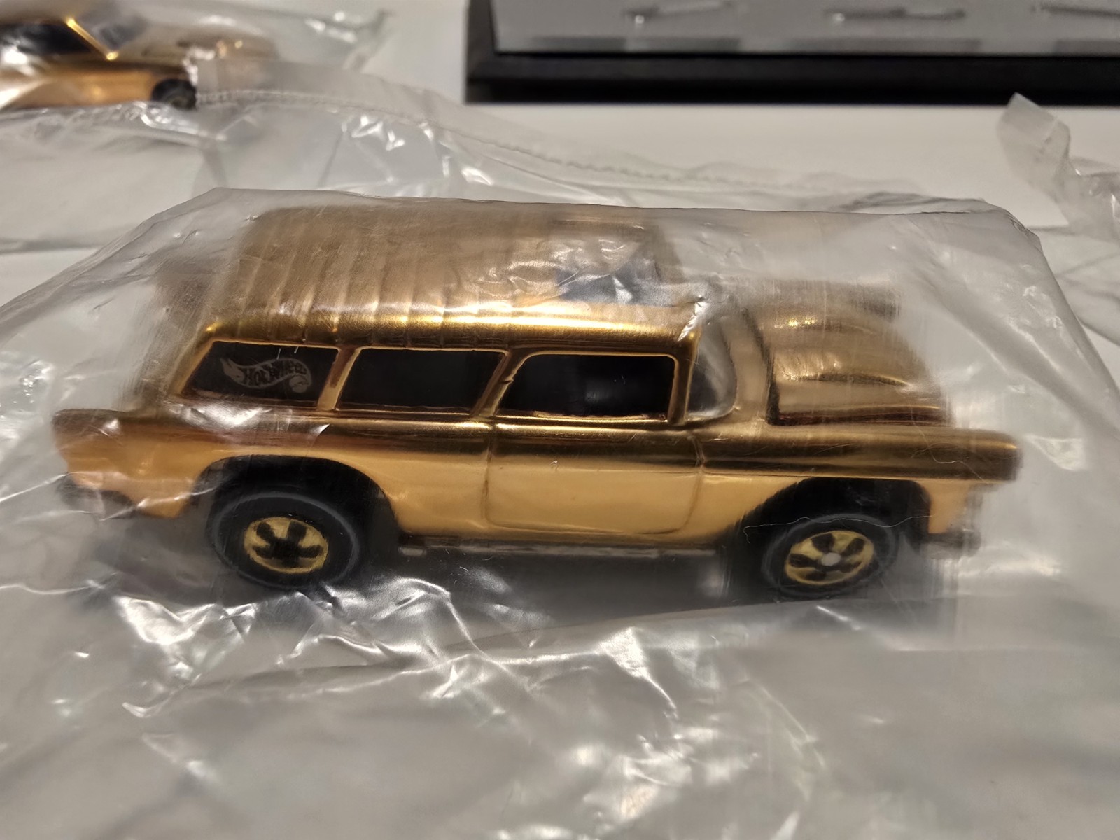 Hot Wheels FAO Schwarz 24K Gold Classics II Set Mustang / Nomad / Vicky LIMITED