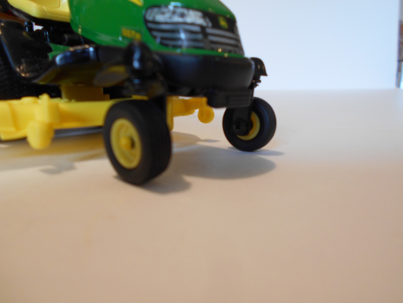 Vintage 2001 ERTL 1:16th Scale John Deere SST18 Spin-Steer Mower #15292, Used