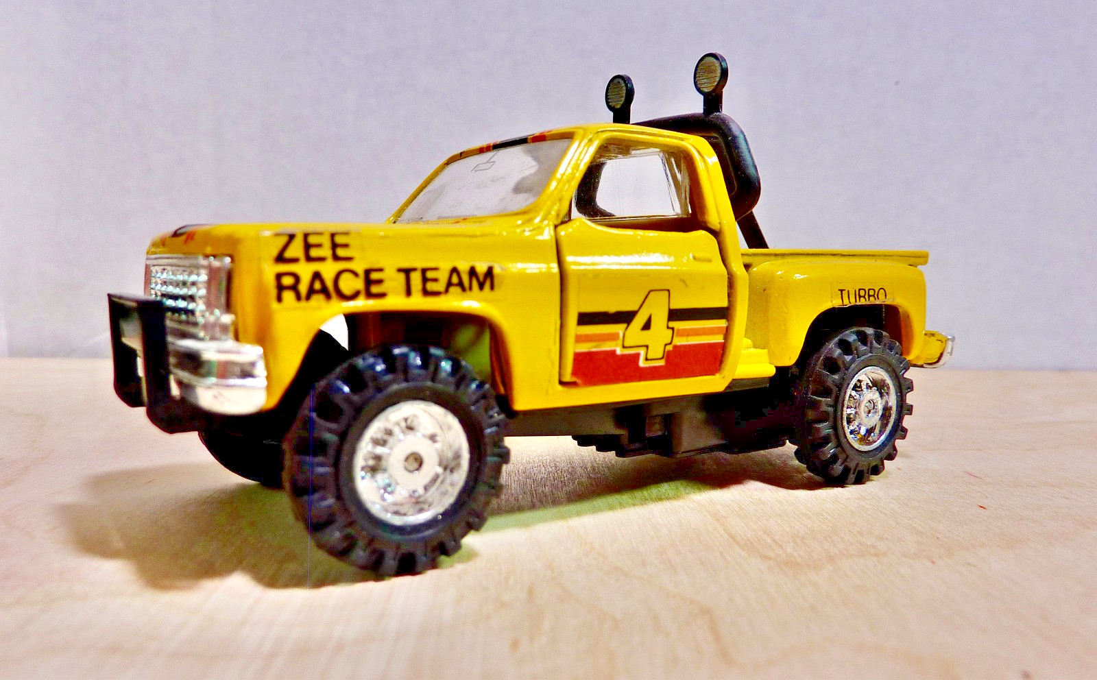 ZEE RACE TEAM CHEVY 4×4 DIECAST TRUCK w/ PULLBACK ACTION – 4 ½” LONG