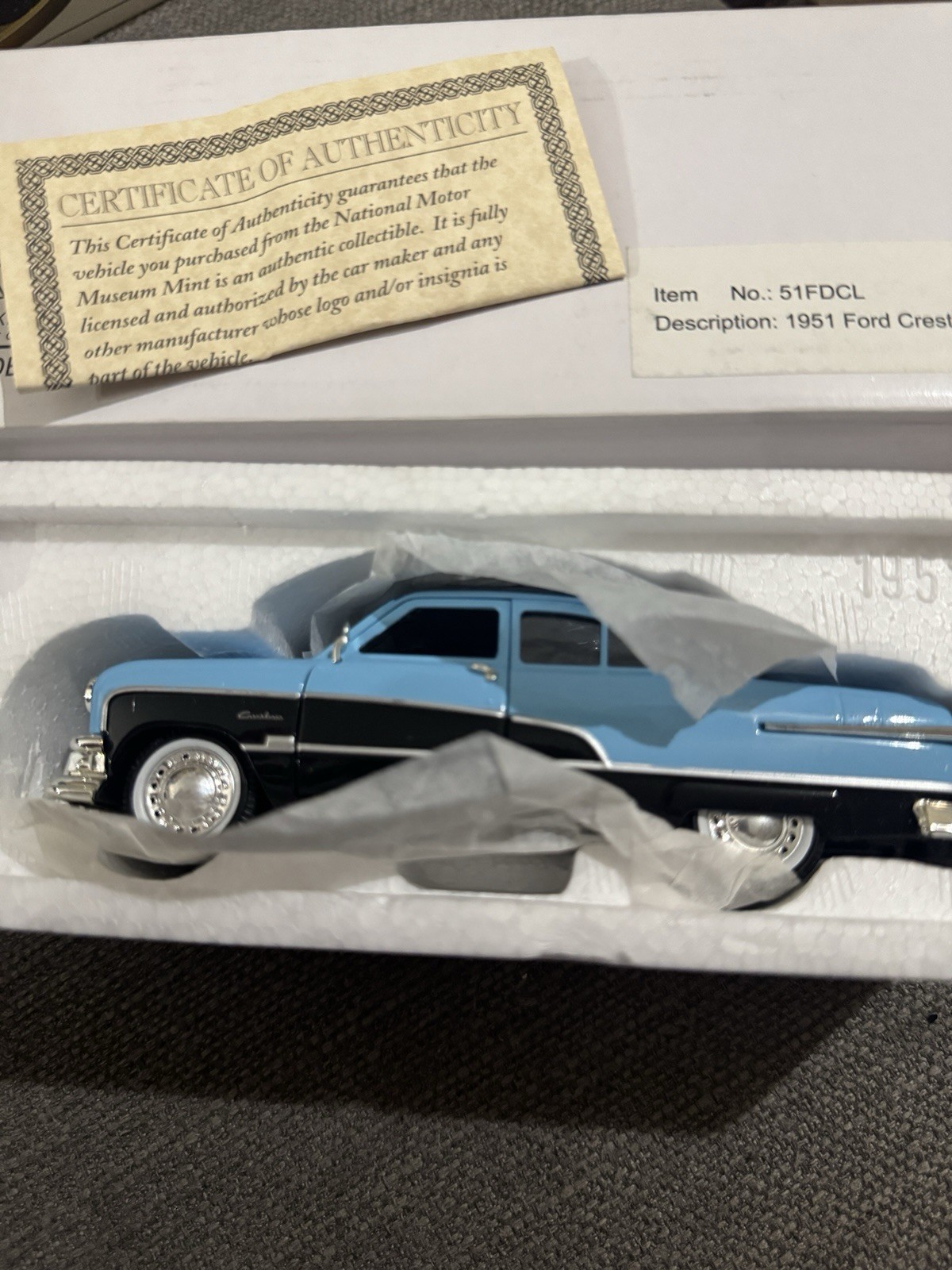 National Motor Museum Mint 1951 Ford Crestliner 1:32 Two-Tone Blue Box