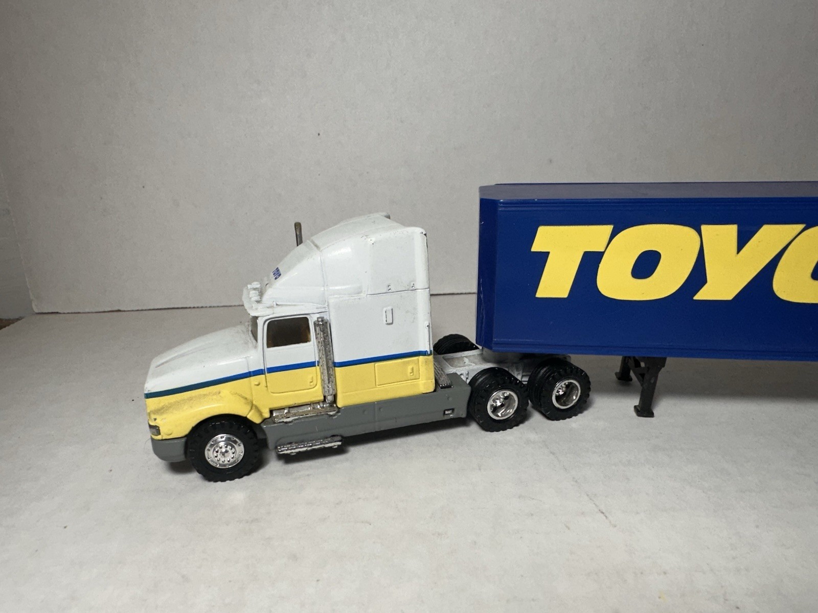 Road Champs International Toyo Tires Tractor Trailer Delivery Truck 1:64 12″