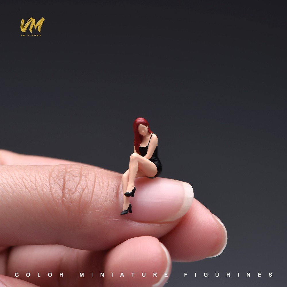1/64 Miniatures Sexy Red Hair Beauty Scene Props Model Figures For Cars Vehicle