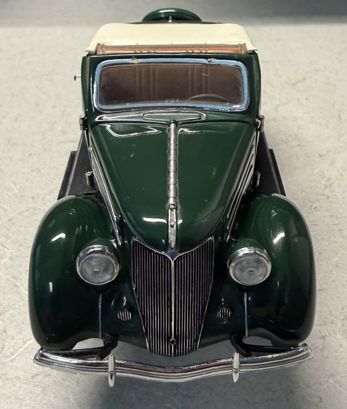 1936 Ford 1:24 Green Convertible With Stand Franklin Mint Precision Models Loose