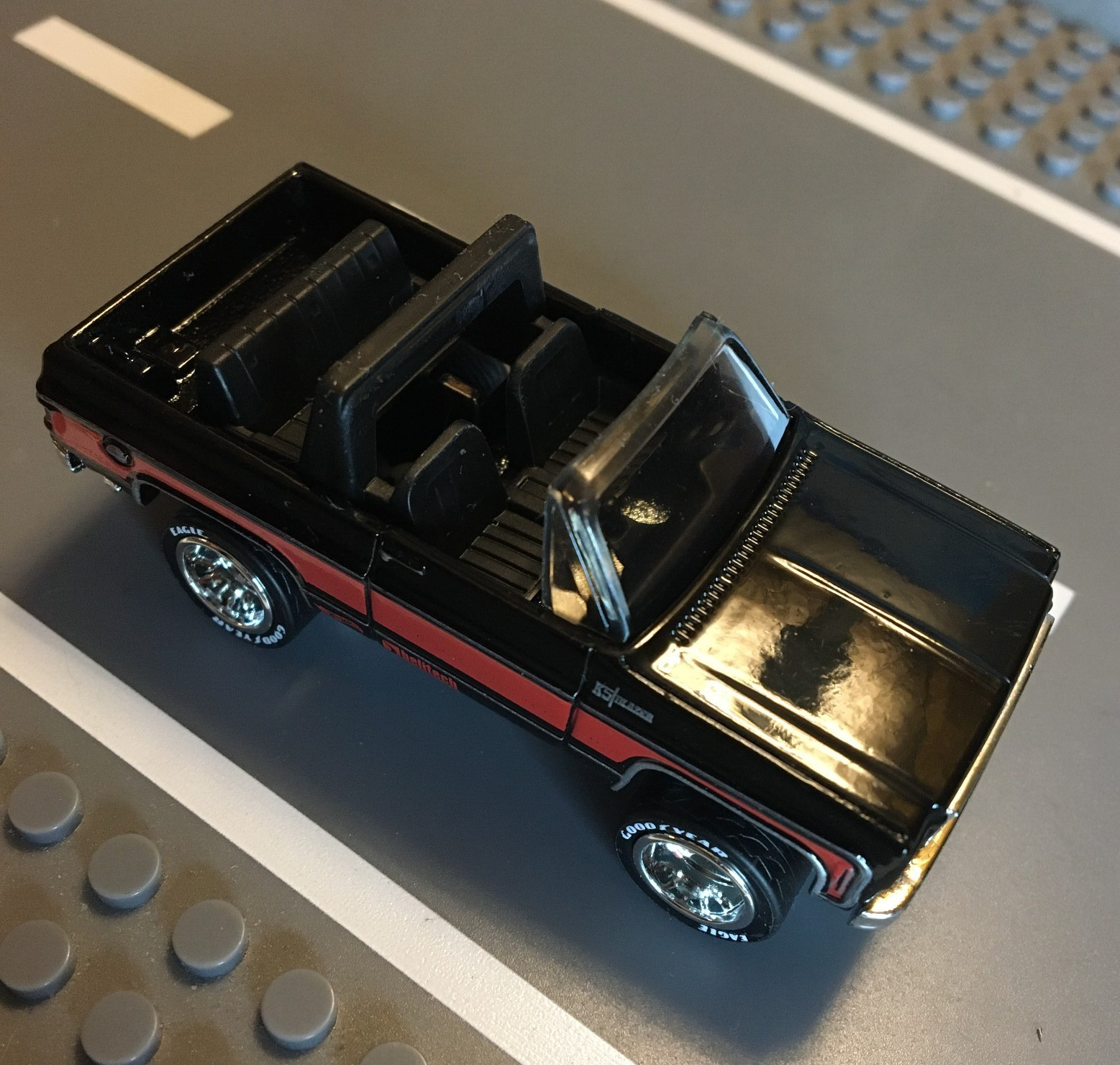 Hot Wheels 5/10 ’75 Chevy Blazer Custom CUSTOM Super Real Riders Wheel Swap