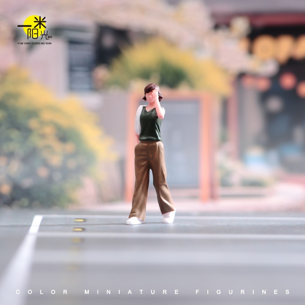 1/18 1/24 1/43 1/64 1/87 Miniatures Walking Girl Scene Prop Figures For Cars