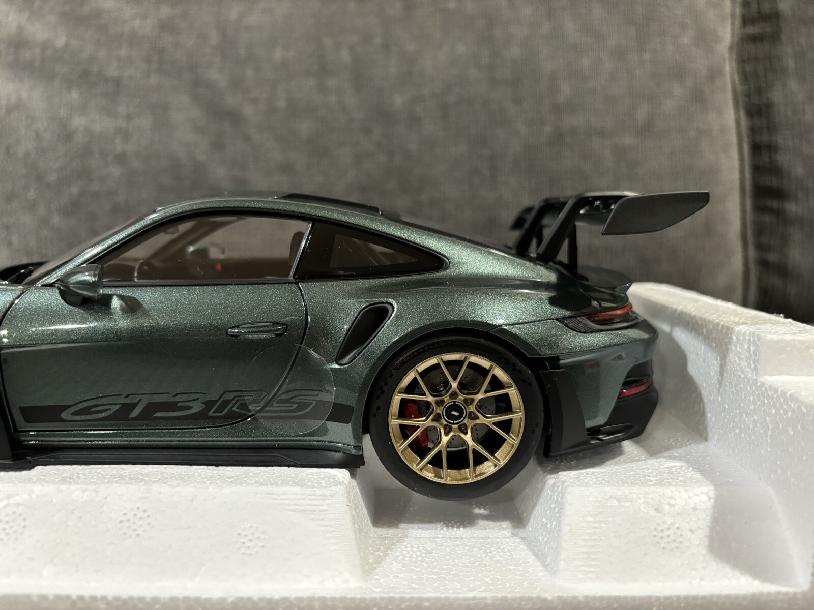 1/18 Norev Porsche 911 (992) GT3 RS 2022 Dark Green Metallic Diecast Limit 504pc