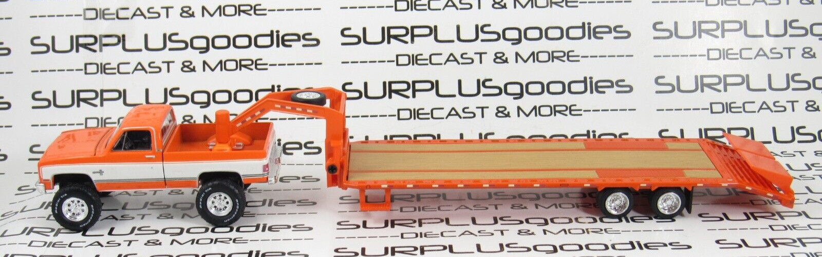 Greenlight 1:64 LOOSE LIFTED Orange 1986 CHEVROLET SILVERADO w/Gooseneck Trailer