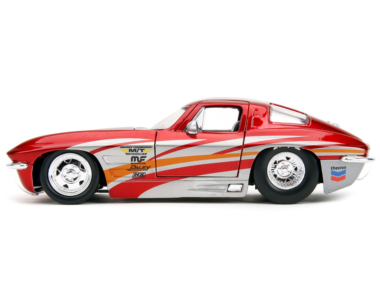 1963 CHEVROLET CORVETTE STINGRAY RED & SILVER 1/24 DIECAST MODEL BY JADA 35023