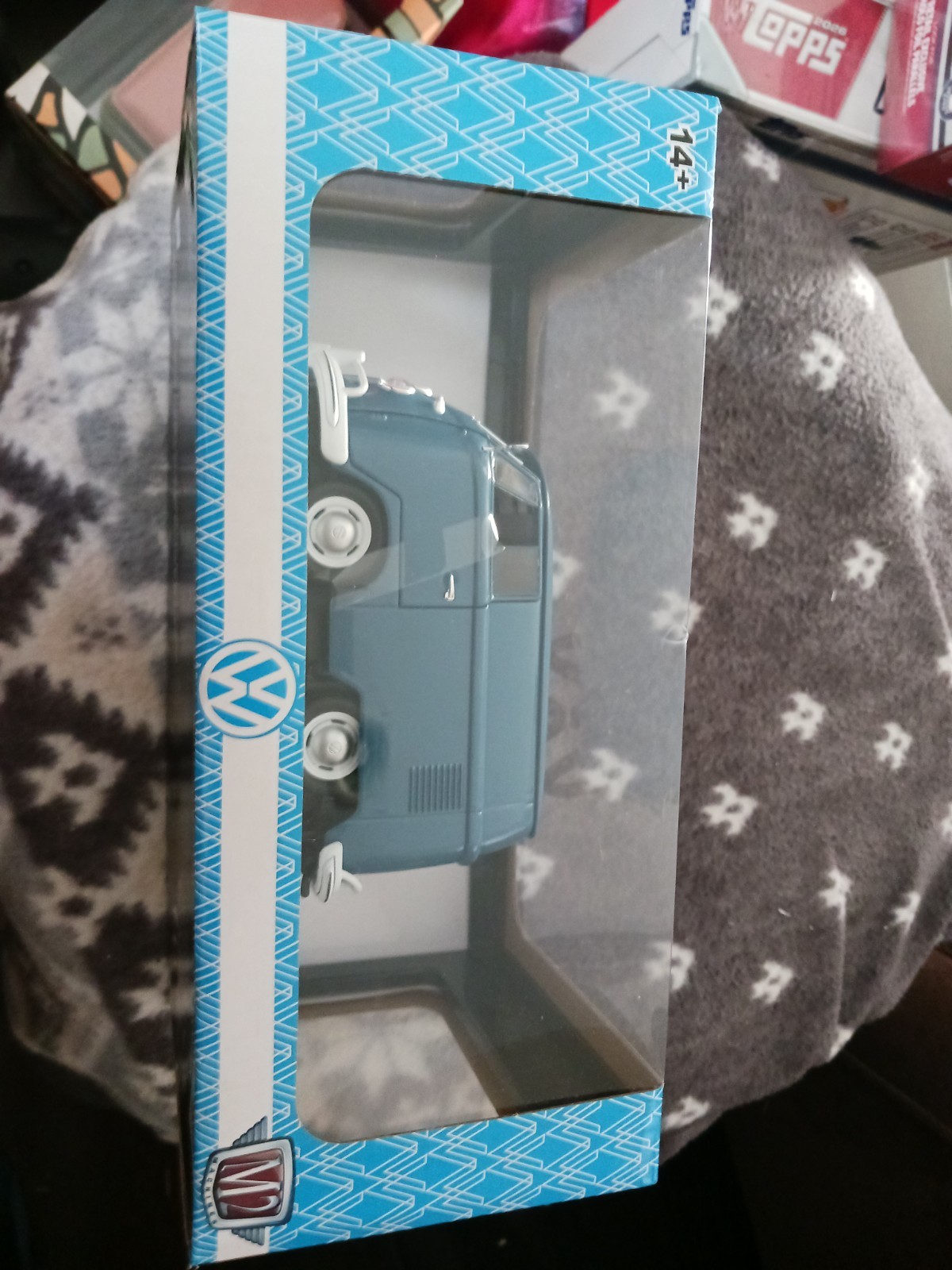 VOLKSWAGEN 1960 DELIVERY VAN 1:43 DIECAST MODEL BLUE WHITE VAN 14+ YEARS