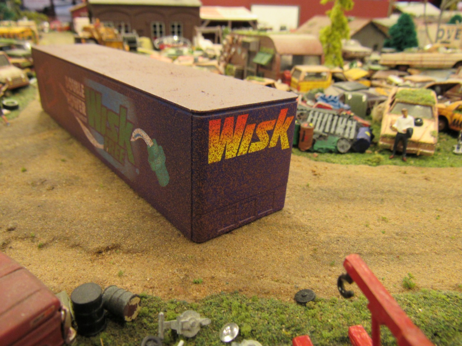 CUSTOM BUILT WEATHERED RUSTY JUNK YARD SEMI TRAILER PARTS CONTAINER 1:64/ WISK