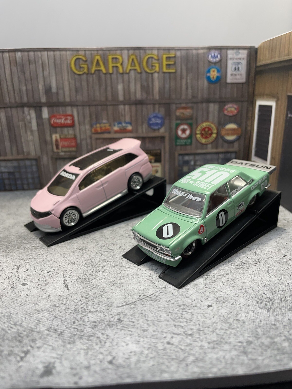1:64 Scale 2 Pack Black Car Ramps For Die Cast Cars Accessory Display