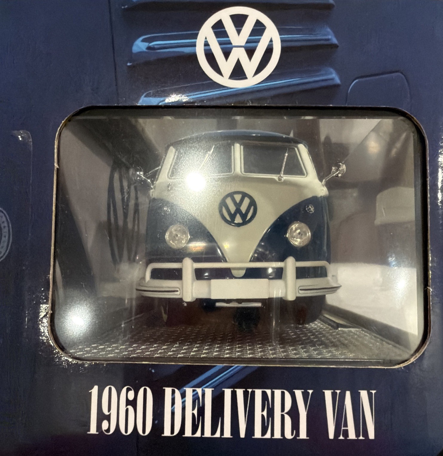 M2 Machines 1960 Volkswagen VW Delivery Van Diecast Collectible