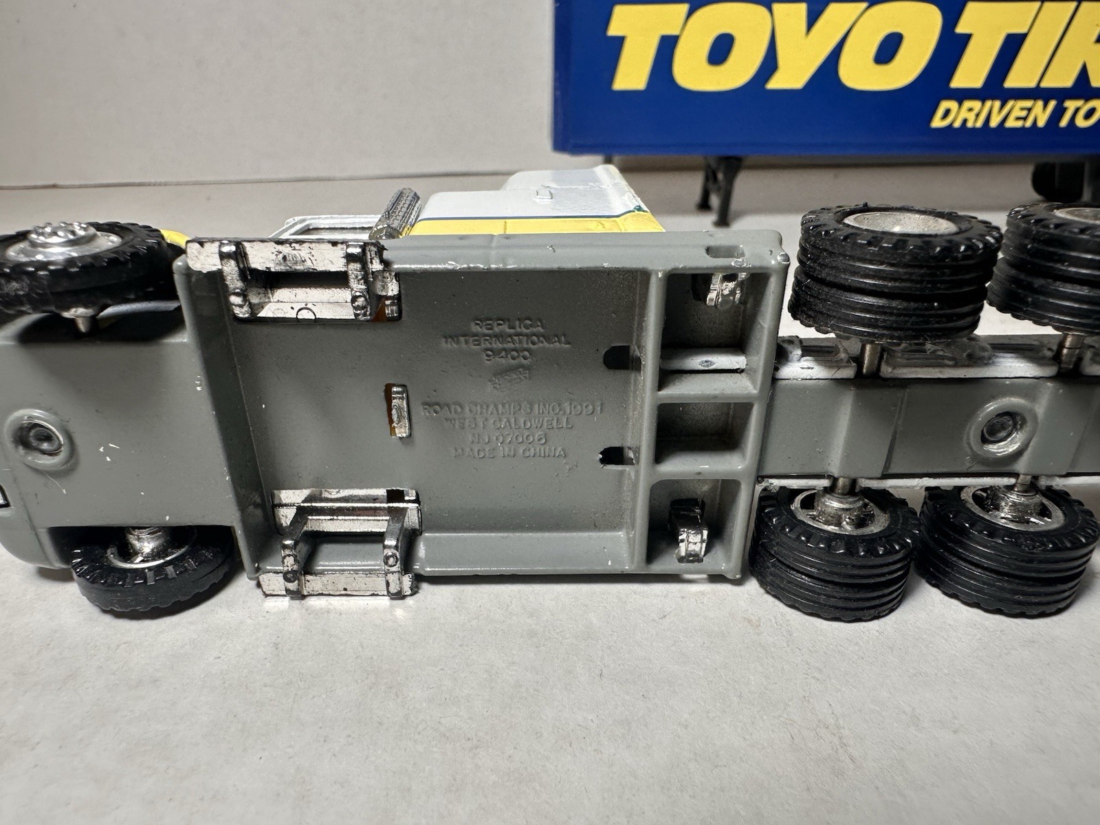 Road Champs International Toyo Tires Tractor Trailer Delivery Truck 1:64 12″