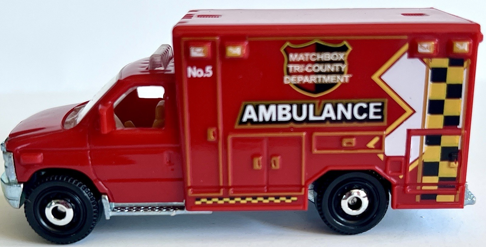 Matchbox 2009 Ford E-350 Ambulance Red 1:64 LOOSE
