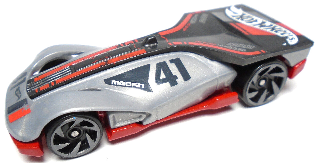 2022 HOT WHEELS ROLLIN’ SOLO #41 SILVER & BLACK 1:64 DIECAST 2 5/8″ CAR W/ RED