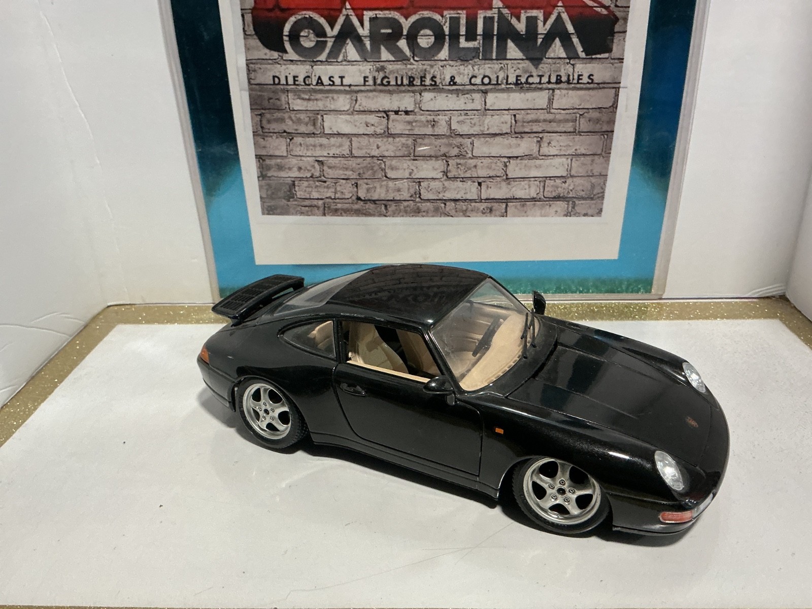 1:18 BURAGO 1993 PORSCHE 911 BLACK ON TAN