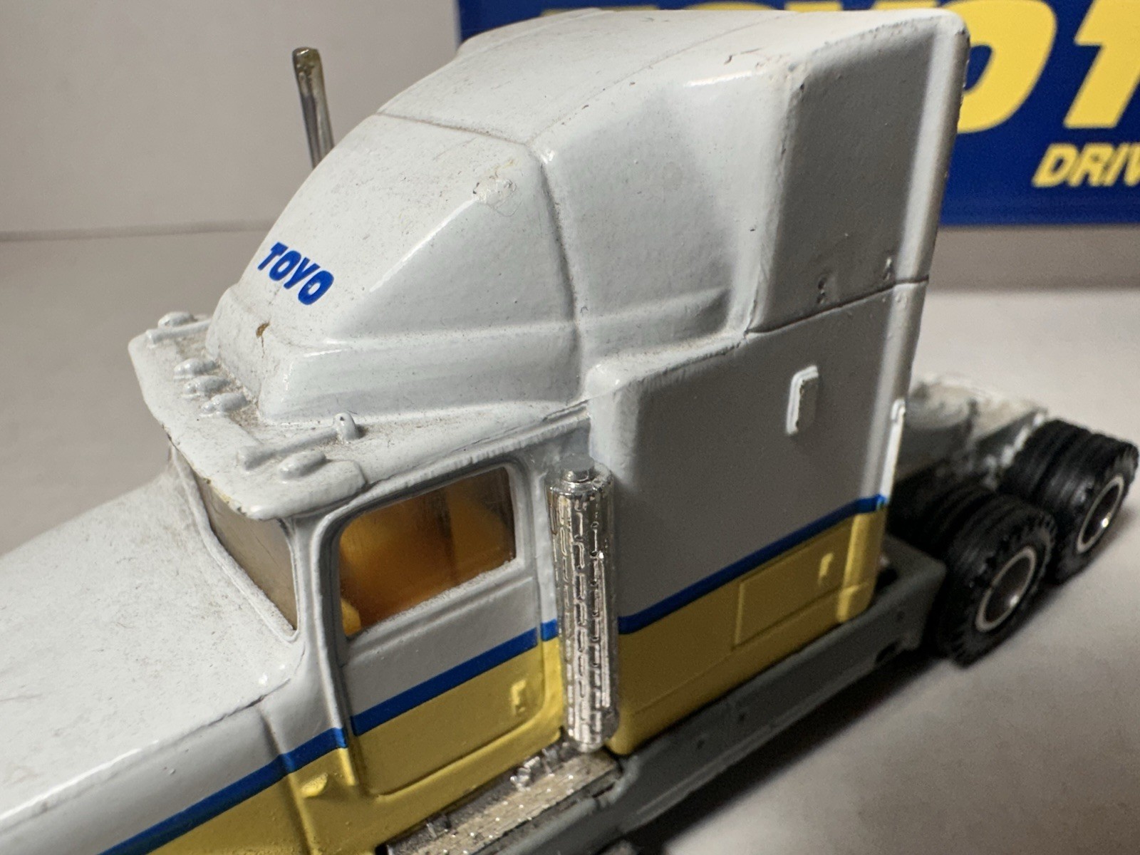 Road Champs International Toyo Tires Tractor Trailer Delivery Truck 1:64 12″