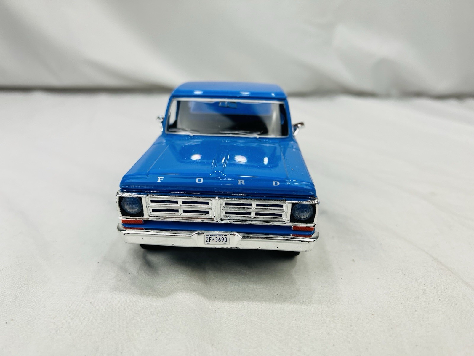 No Box Motormax 1972 Ford F-100 Pickup Truck 1:24 Light Blue
