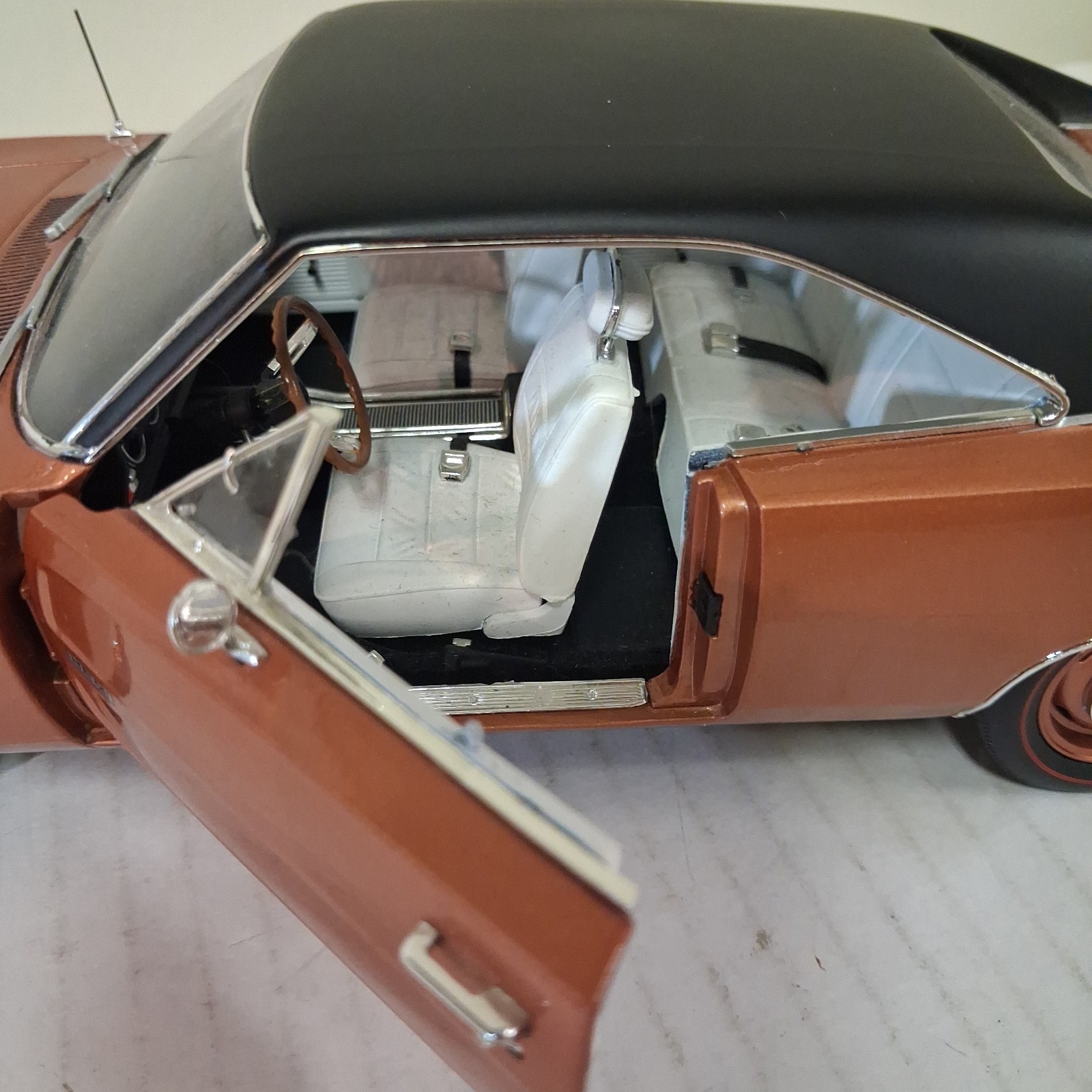 AUTO WORLD 1/18 Diecast BRONZE 1968 DODGE CHARGER R/T SPECIAL 1 OF 1002 Copper