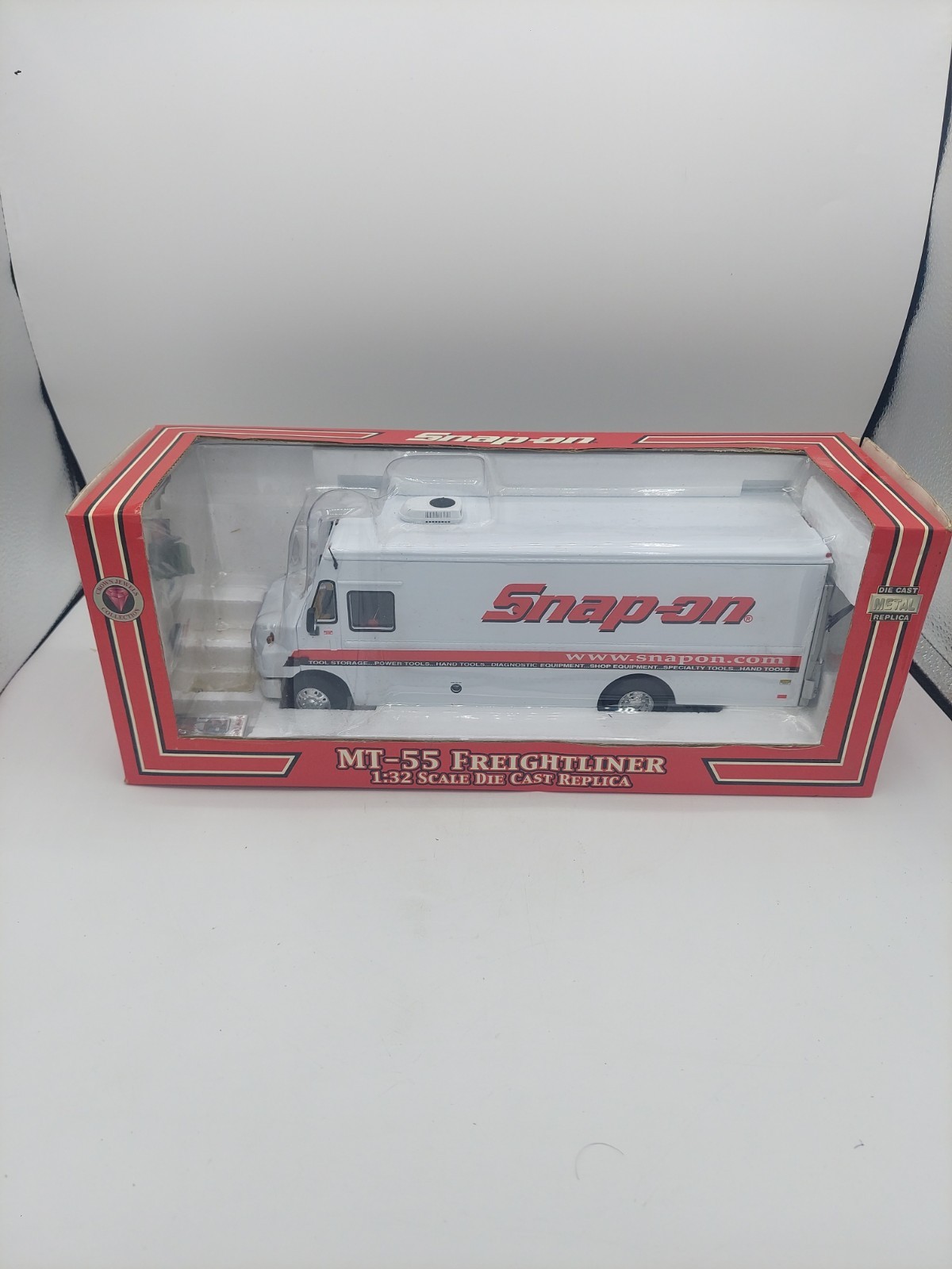 Snap-On Tools MT-55 Freightliner Truck 1:32 Die Cast Replica, 2004 Crown Jewels