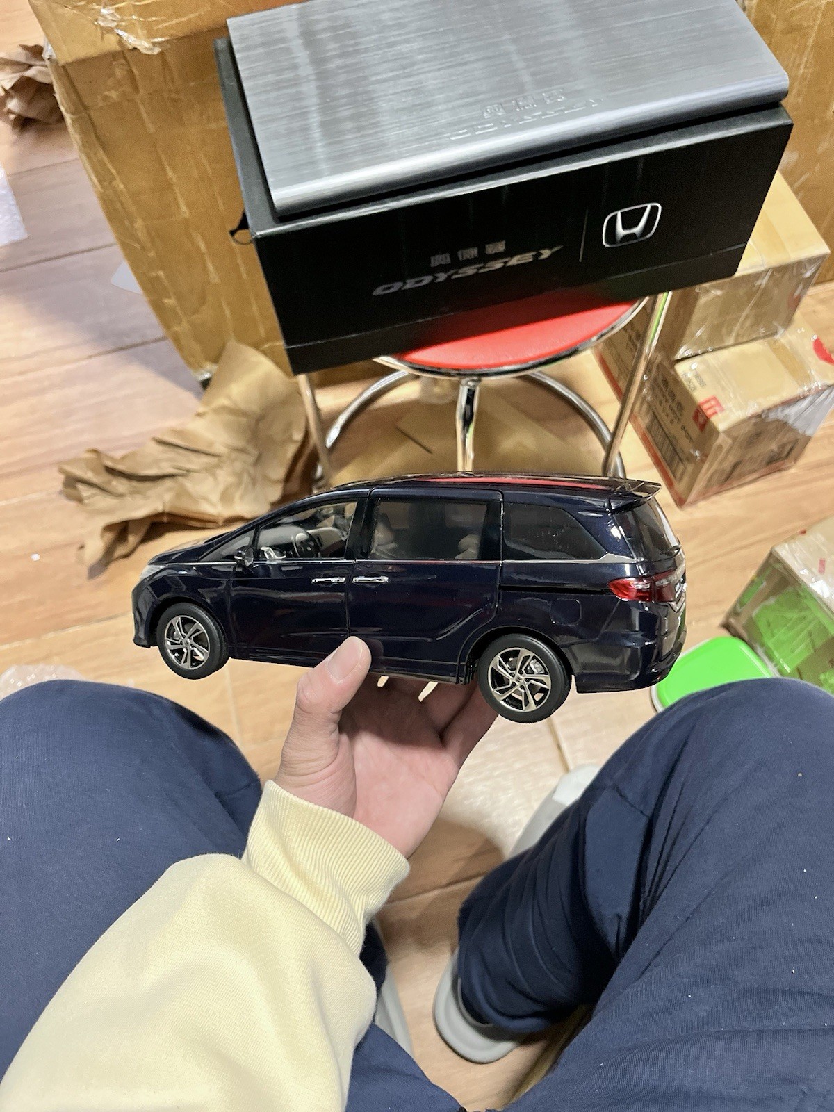 1:18 Scale 2015~2018 Honda Odyssey Obsidian Blue Pearl Diecast Model With Base