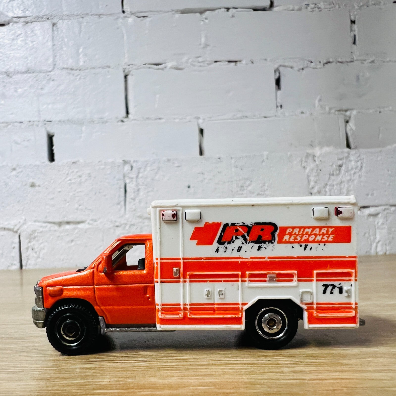 Ford E350 Ambulance 2009 Orange White Emergency Response MB771 Primary PR