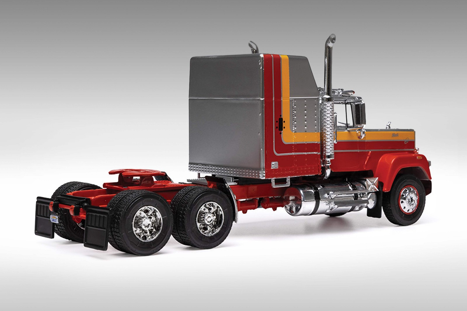 1985 Mack Superliner Magnum 1:43 IXO TR227