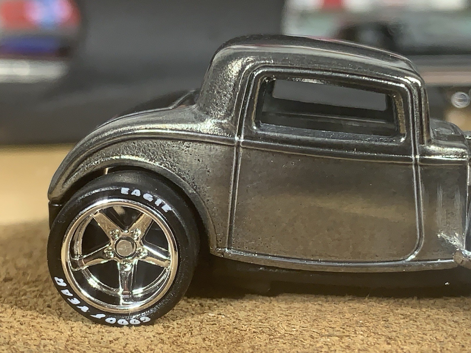 Hot Wheels Zinc Plated Custom ’32 Ford Hot Rod with Metal Base & Wheel Swap