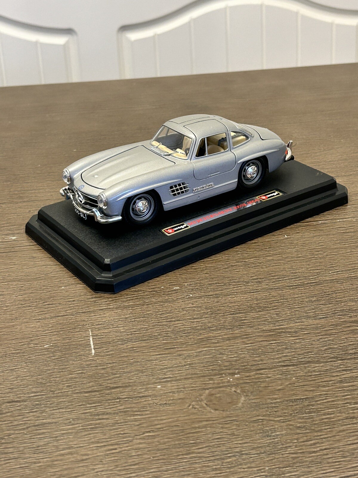 Burago Mercedes Benz 300SL 1954 1/24 Scale Gull Wing Diecast With Stand