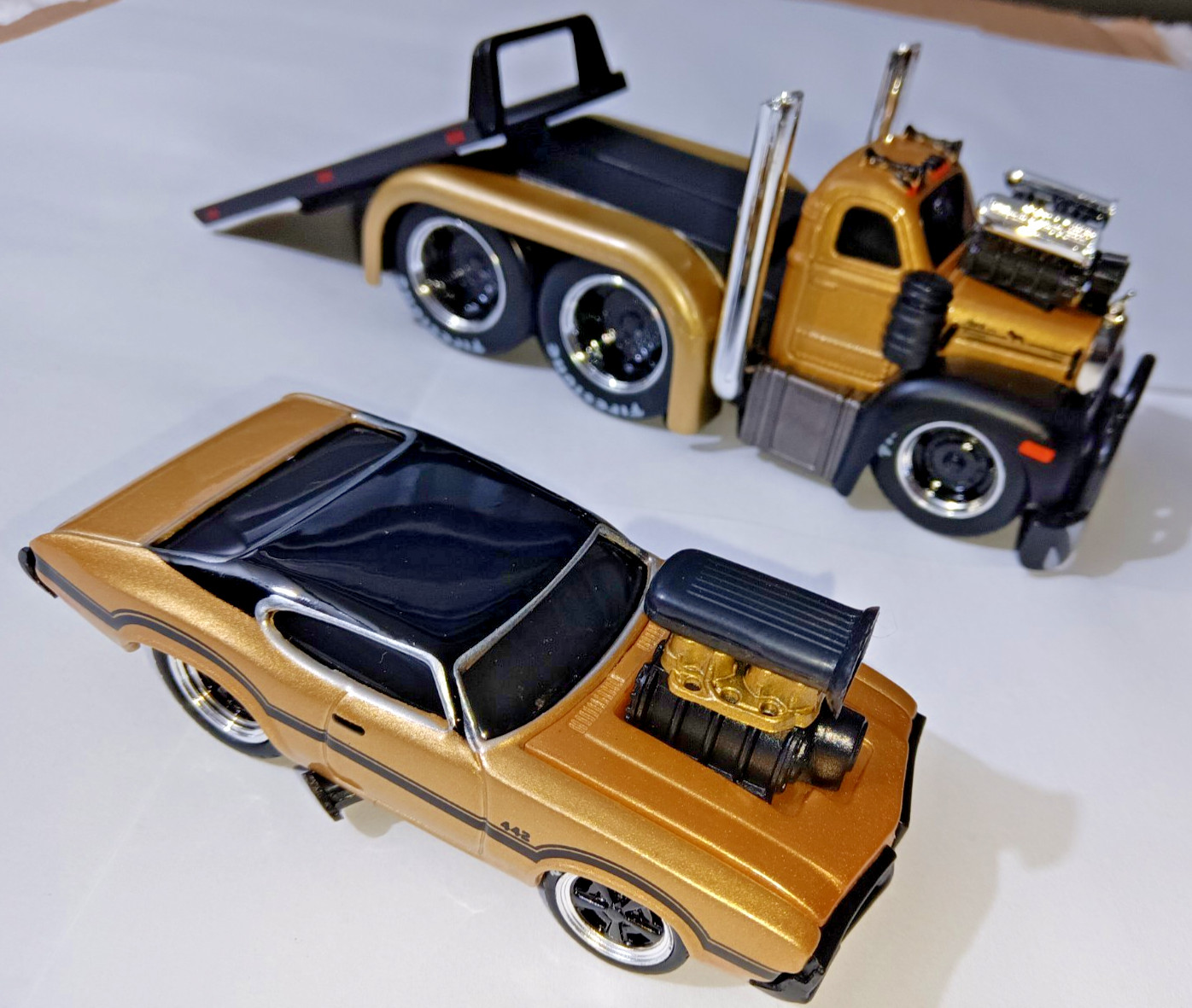 1:64 1953 MACK B-61 FLATBED & 1970 442 OLDSMOBILE OUT OF PRODUCTION SEALED NEW!!