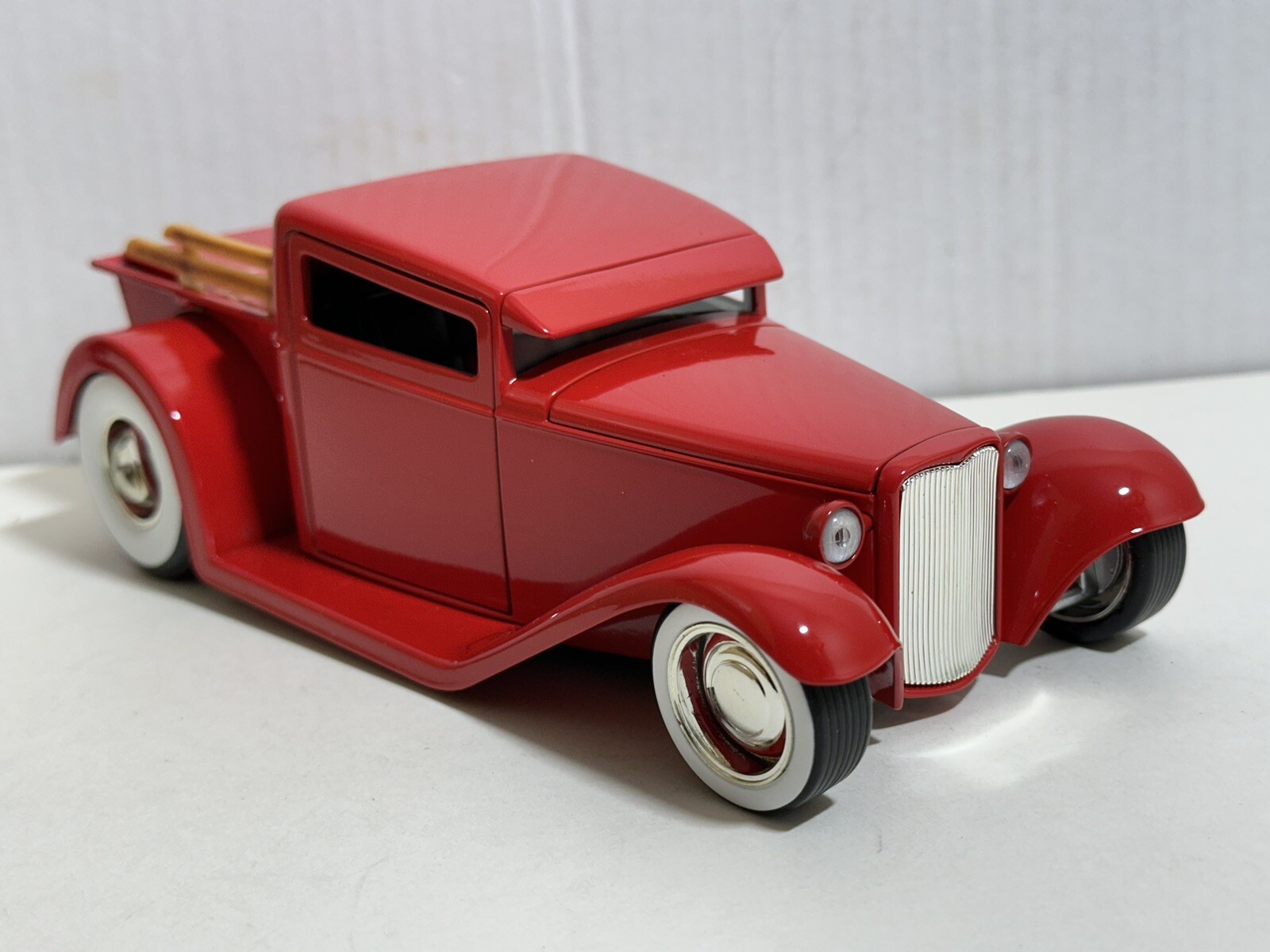 JADA D-RODS 1932 FORD RED 1:24 DIECAST MODEL CAR NEW NO BOX