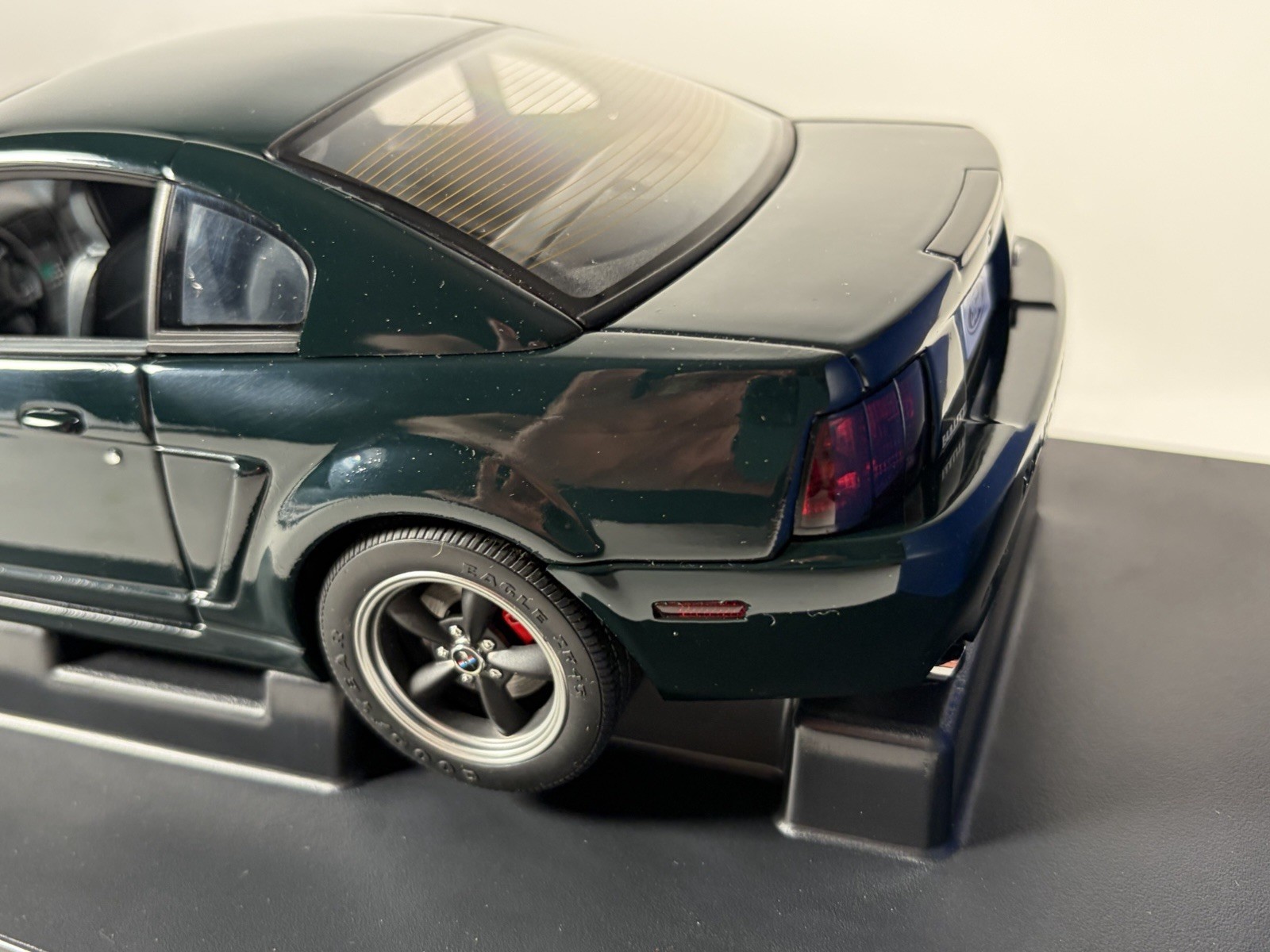 Autoart 2001 Ford Mustang GT Dark Green 1/18 Scale