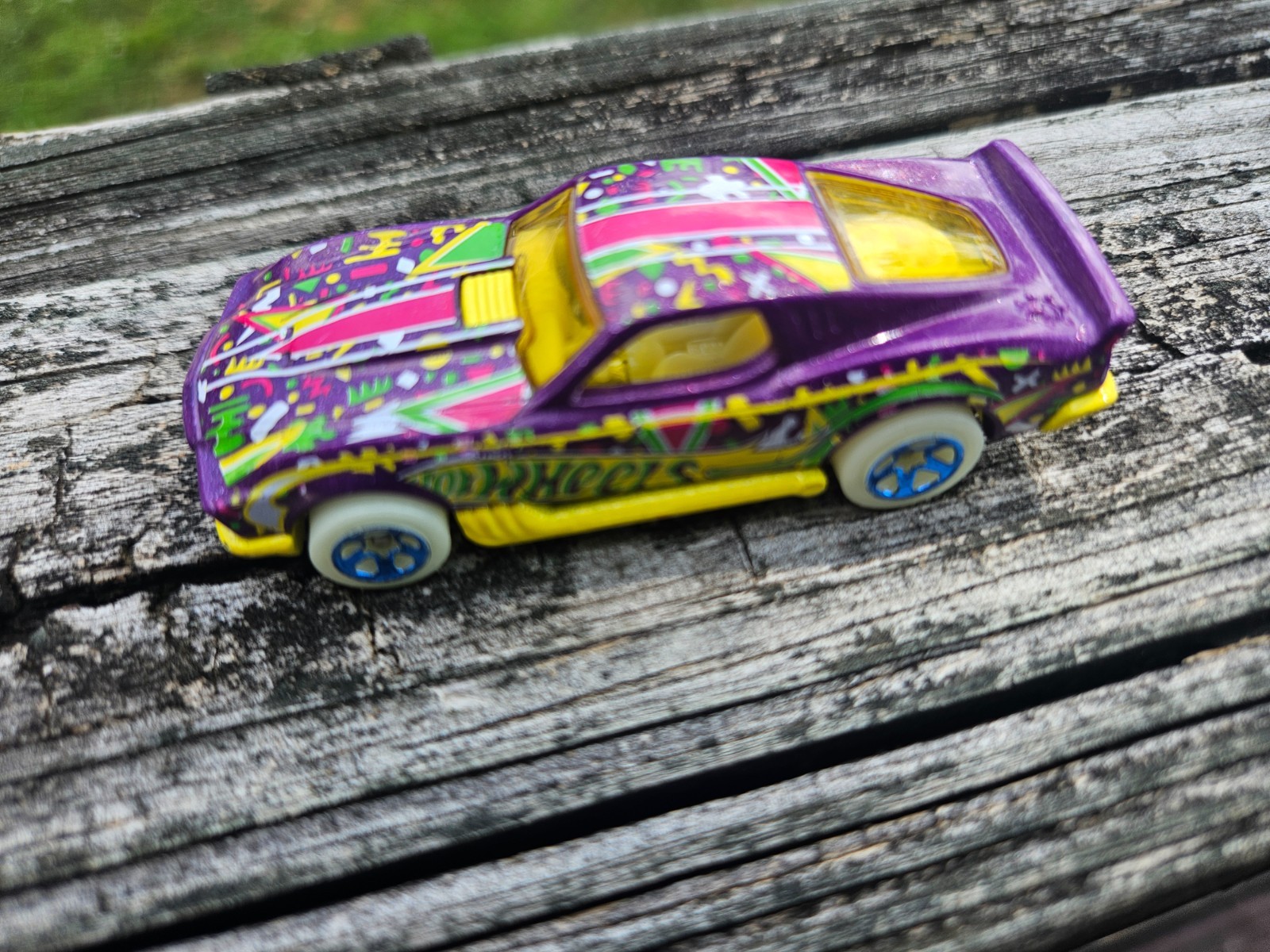 Rare 2014 Hot Wheels Blvd Bruiser Glow in Dark Wheels Diecast 1:64
