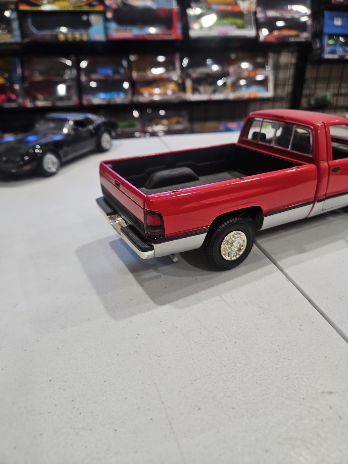 ERTL – 1995 DODGE RAM 2500 V-10 PICKUP TRUCK – 1/18 Diecast No Box
