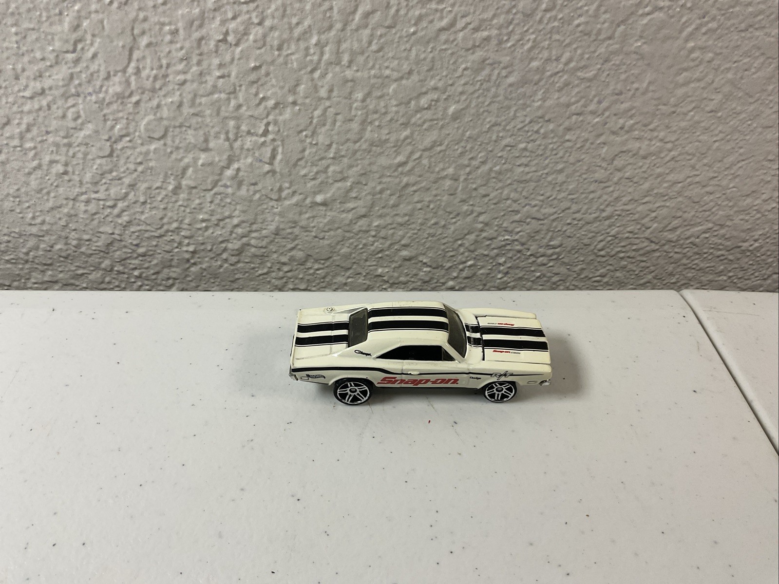 2004 HOT WHEELS SNAP-ON ‘69 DODGE CHARGER 3/6