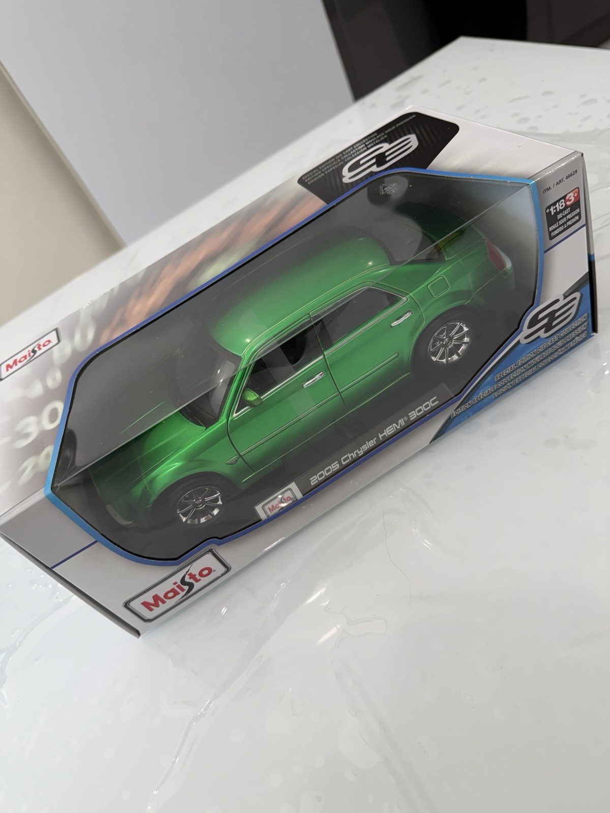 2005 Chrysler HEMI 300C Green 1:18 Scale Diecast Model Car Maisto SpecialEdition